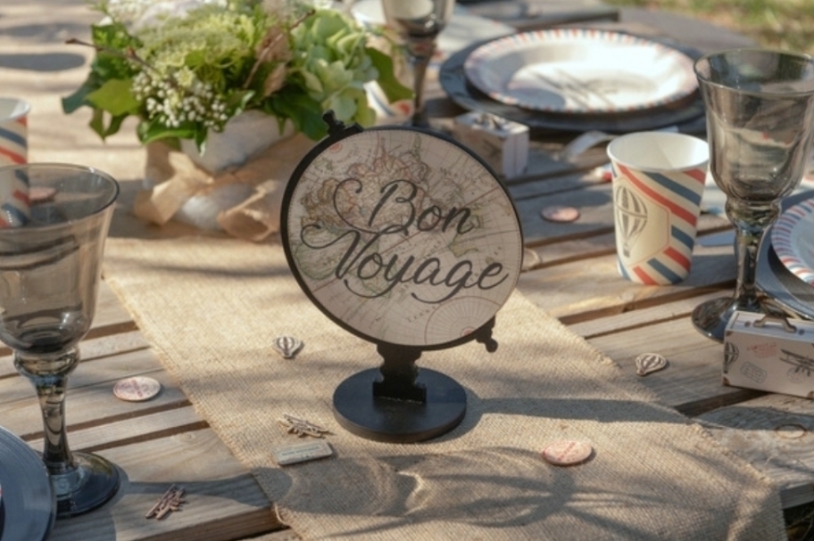 décoration maison anniversaire 50 ans  Decoration table anniversaire,  Table anniversaire, Idee deco table