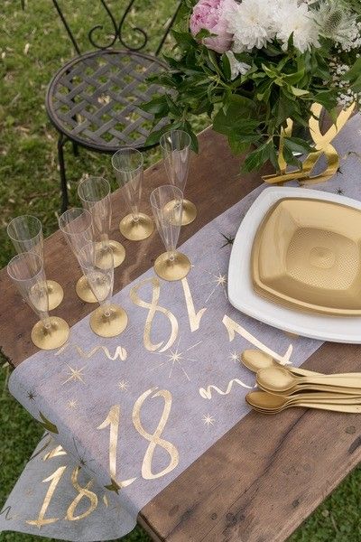 Chemin de table 50 ans, décoration de table anniversaire noir et or
